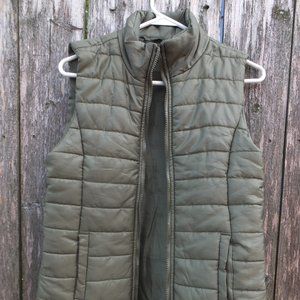 Rue21 Sleeveless Zip Up Vest Olive Green | Puffer Vest | Size Medium